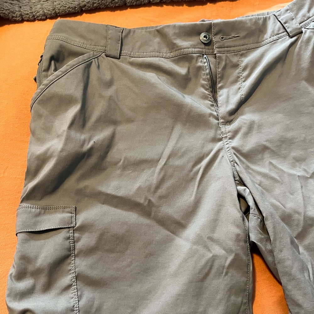 Women's Dry on the Fly 10" Shorts- size 14, Duluth Trading